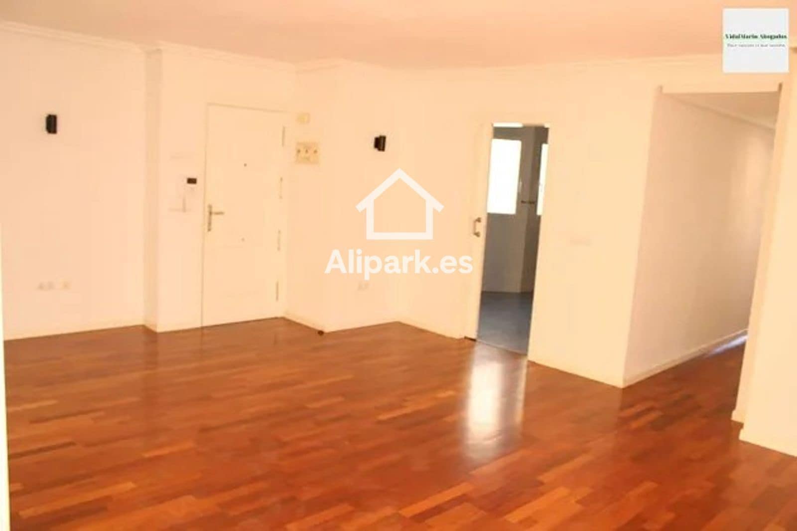 Ático de 2 habitaciones en Alicante / Alacant ciudad en alquiler con garaje - 1.250 € (Ref: 9453354)