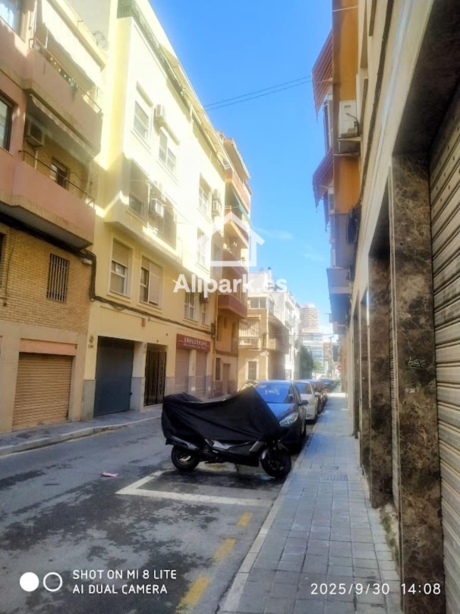 Ático de 2 habitaciones en Alicante / Alacant ciudad en alquiler con garaje - 1.250 € (Ref: 9453354)