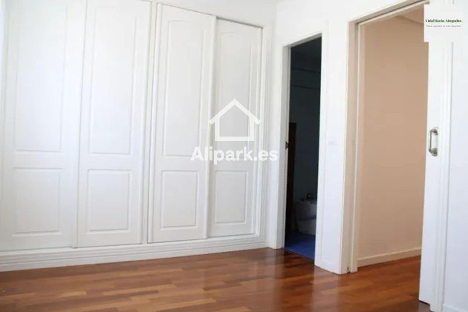 Ático de 2 habitaciones en Alicante / Alacant ciudad en alquiler con garaje - 1.250 € (Ref: 9453354)