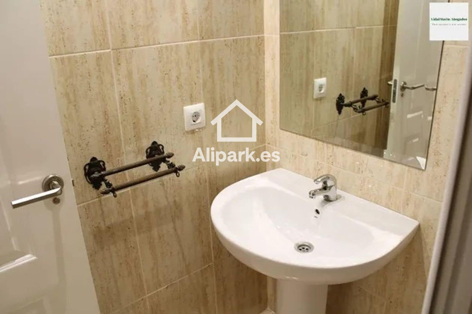 Ático de 2 habitaciones en Alicante / Alacant ciudad en alquiler con garaje - 1.250 € (Ref: 9453354)
