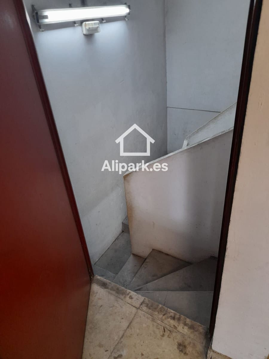 Erhverv til salg i Alicante by - € 169.000 (Ref: 9453356)