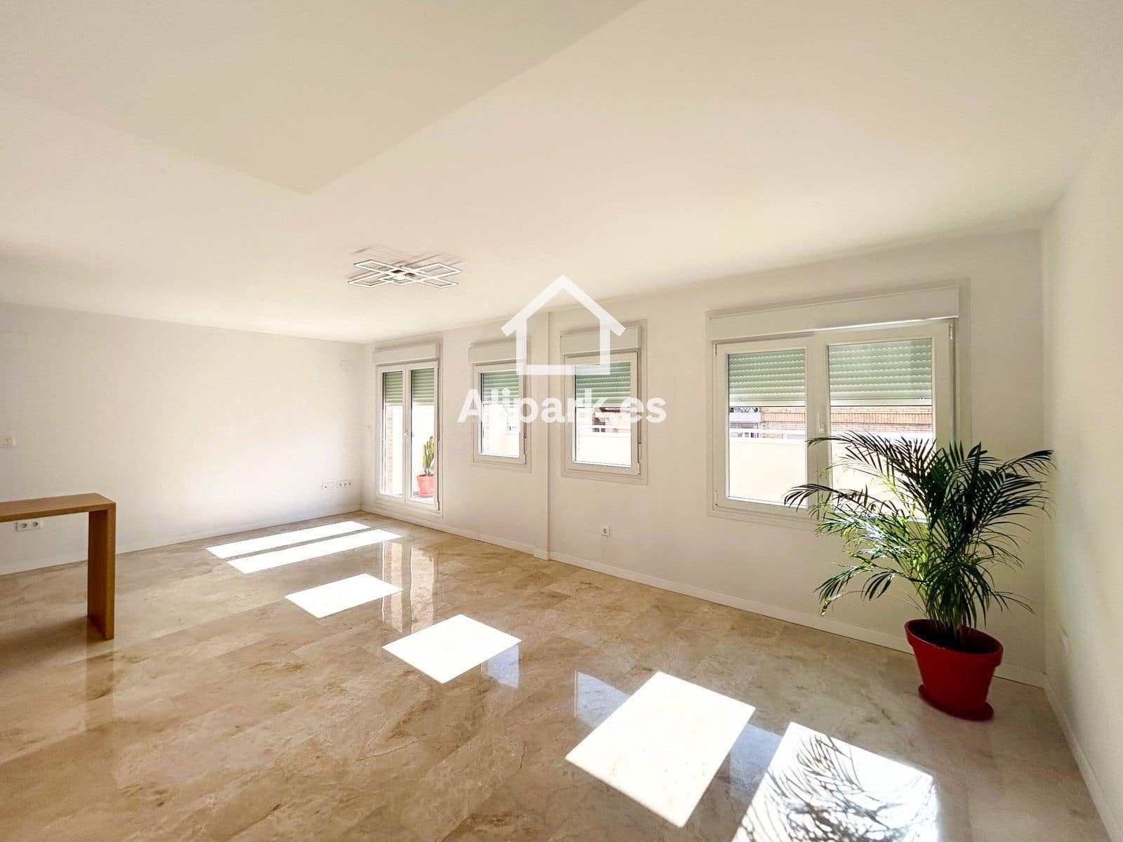 Ático de 2 habitaciones en Alicante / Alacant ciudad en venta - 289.900 € (Ref: 9453358)