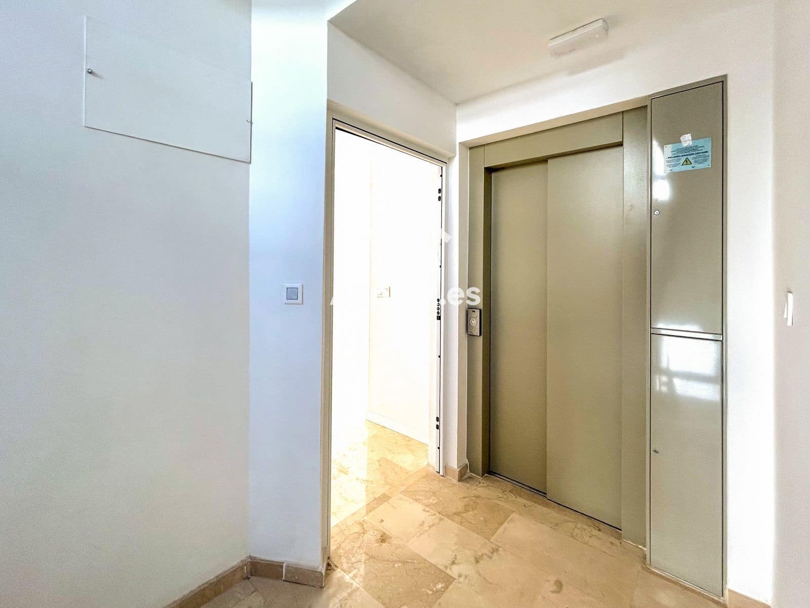 Ático de 2 habitaciones en Alicante / Alacant ciudad en venta - 289.900 € (Ref: 9453358)