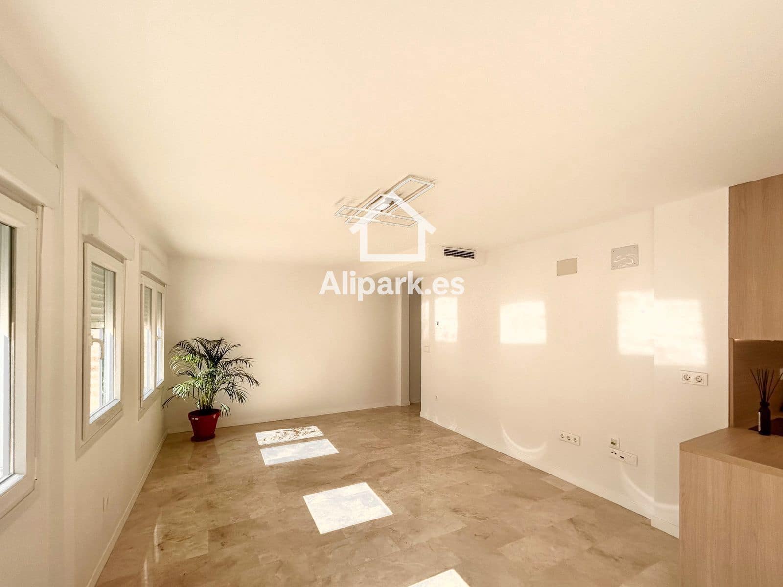 Ático de 2 habitaciones en Alicante / Alacant ciudad en venta - 289.900 € (Ref: 9453358)