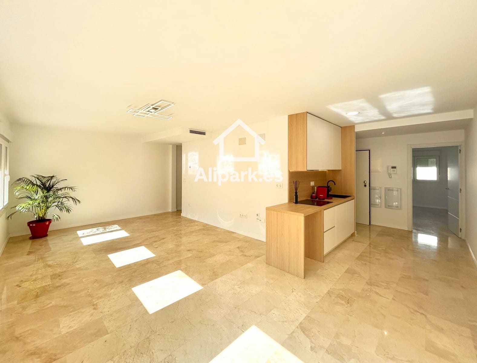 Ático de 2 habitaciones en Alicante / Alacant ciudad en venta - 289.900 € (Ref: 9453358)