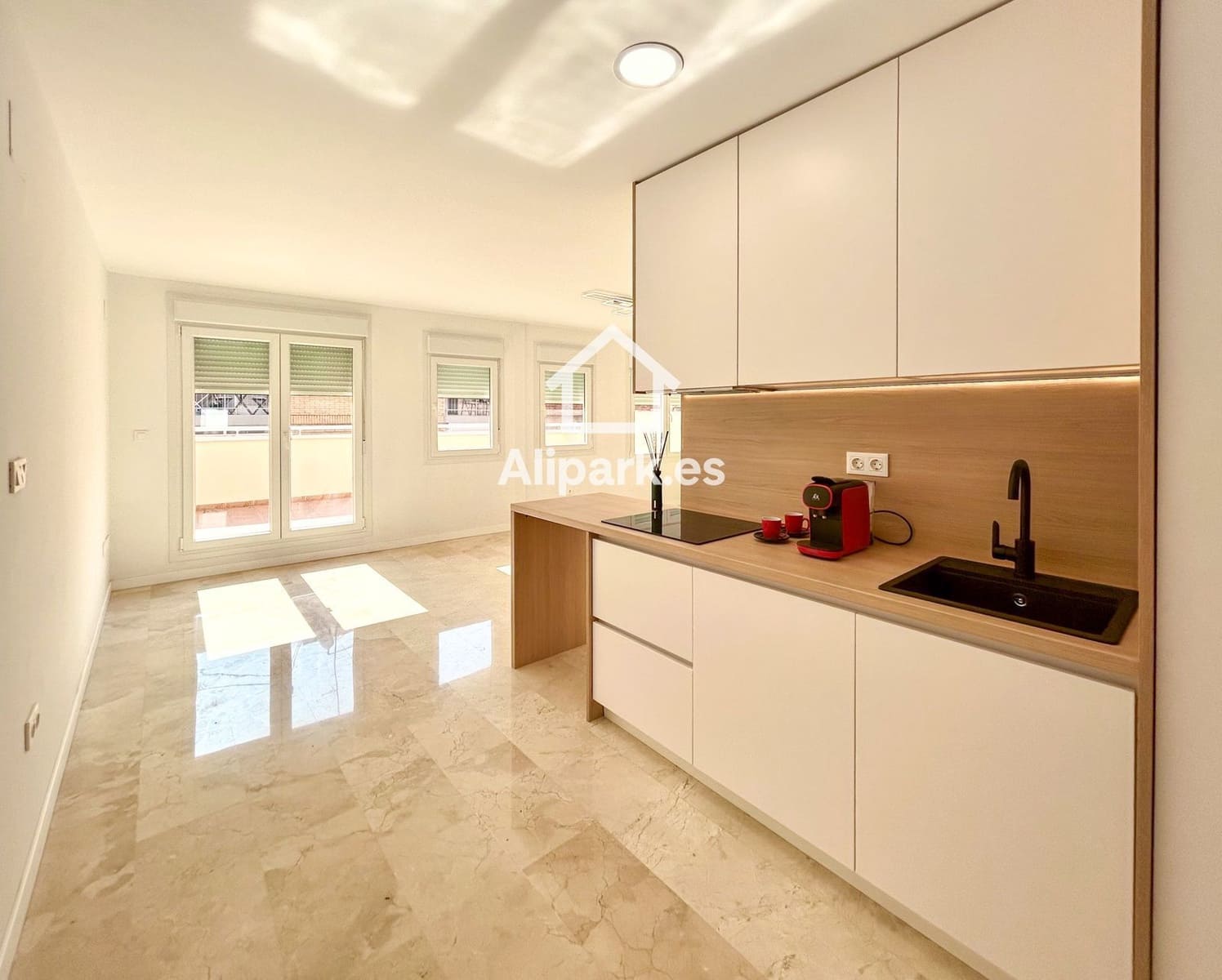 Ático de 2 habitaciones en Alicante / Alacant ciudad en venta - 289.900 € (Ref: 9453358)