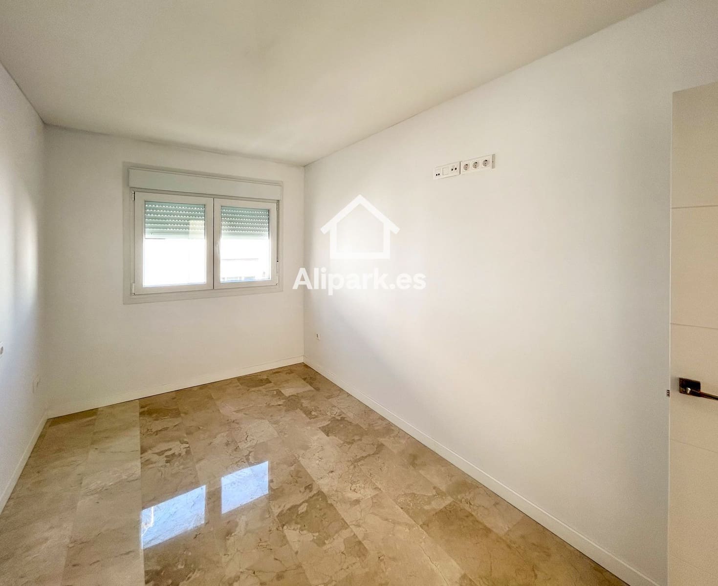 Ático de 2 habitaciones en Alicante / Alacant ciudad en venta - 289.900 € (Ref: 9453358)