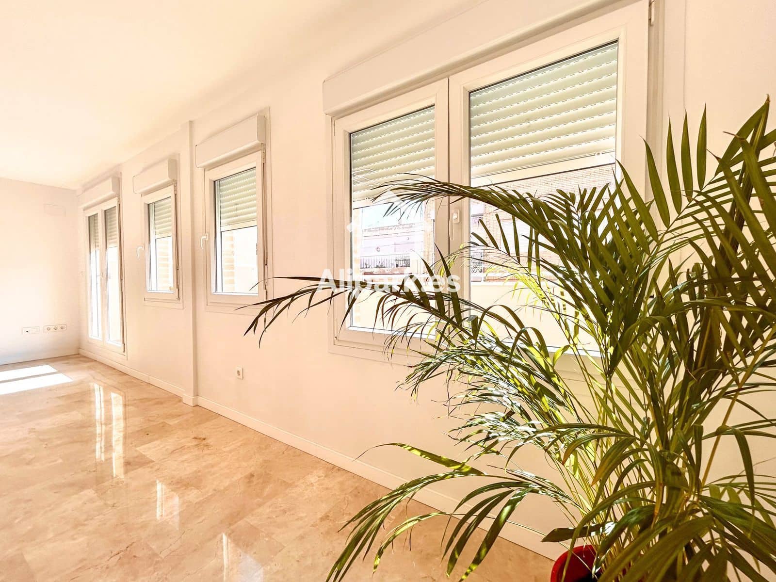 Ático de 2 habitaciones en Alicante / Alacant ciudad en venta - 289.900 € (Ref: 9453358)