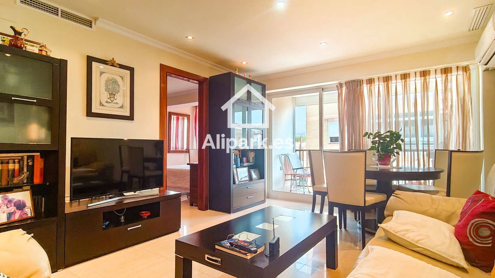 2 bedroom Flat for sale in El Campello with garage - € 270,000 (Ref: 9453360)