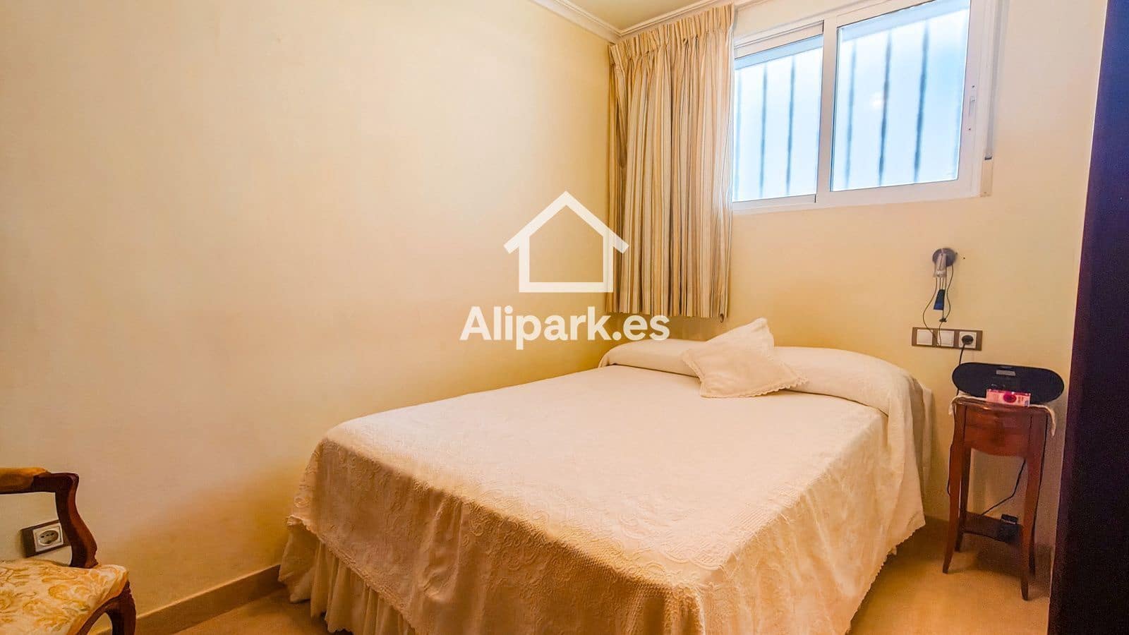 2 bedroom Flat for sale in El Campello with garage - € 270,000 (Ref: 9453360)