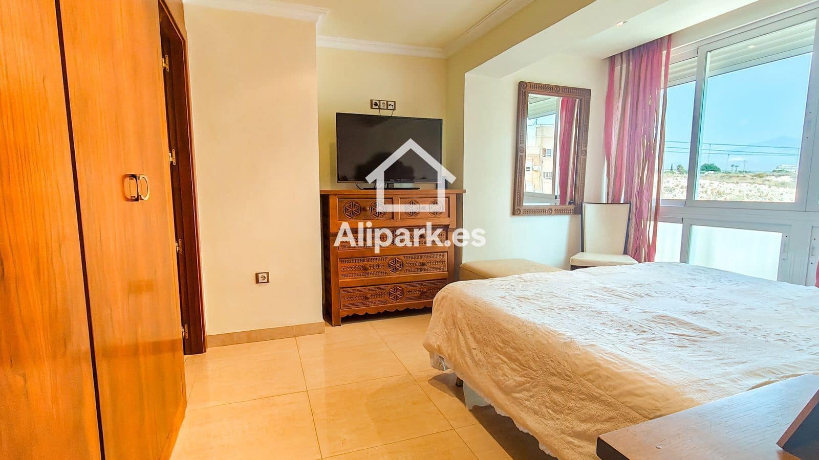 2 bedroom Flat for sale in El Campello with garage - € 270,000 (Ref: 9453360)