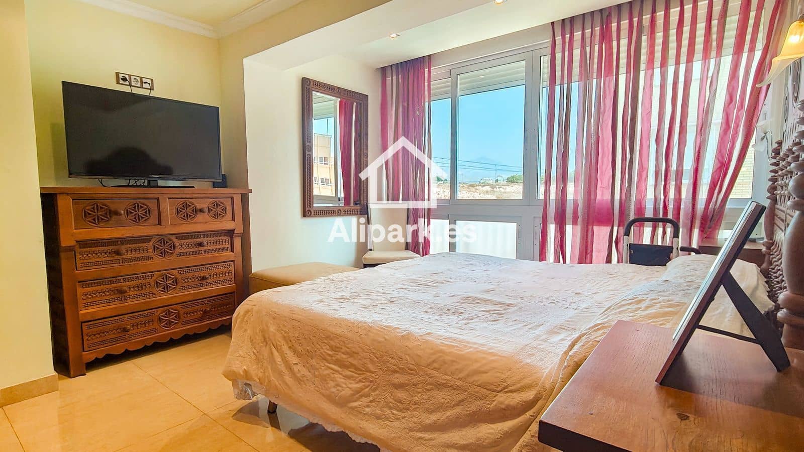 2 bedroom Flat for sale in El Campello with garage - € 270,000 (Ref: 9453360)