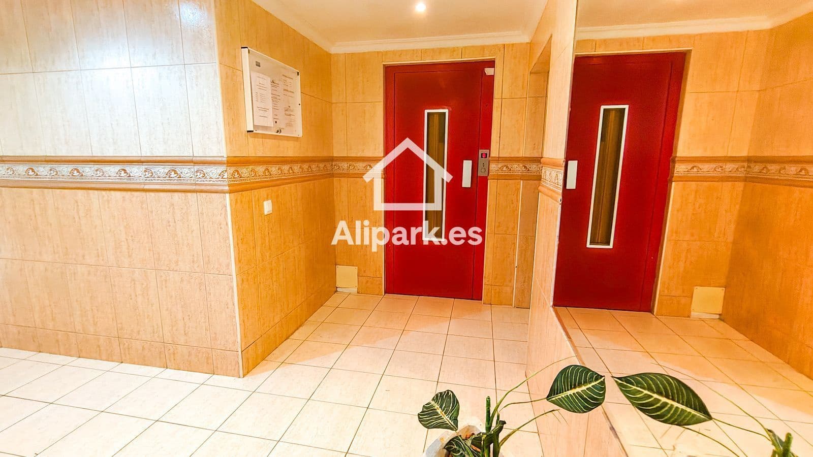 2 bedroom Flat for sale in El Campello with garage - € 270,000 (Ref: 9453360)