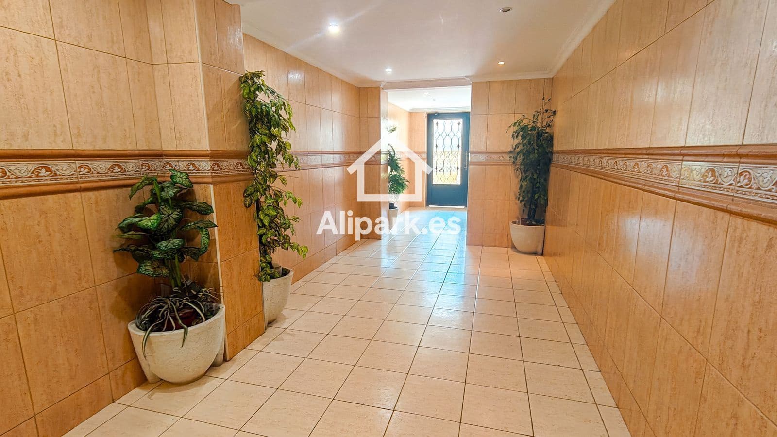 2 bedroom Flat for sale in El Campello with garage - € 270,000 (Ref: 9453360)