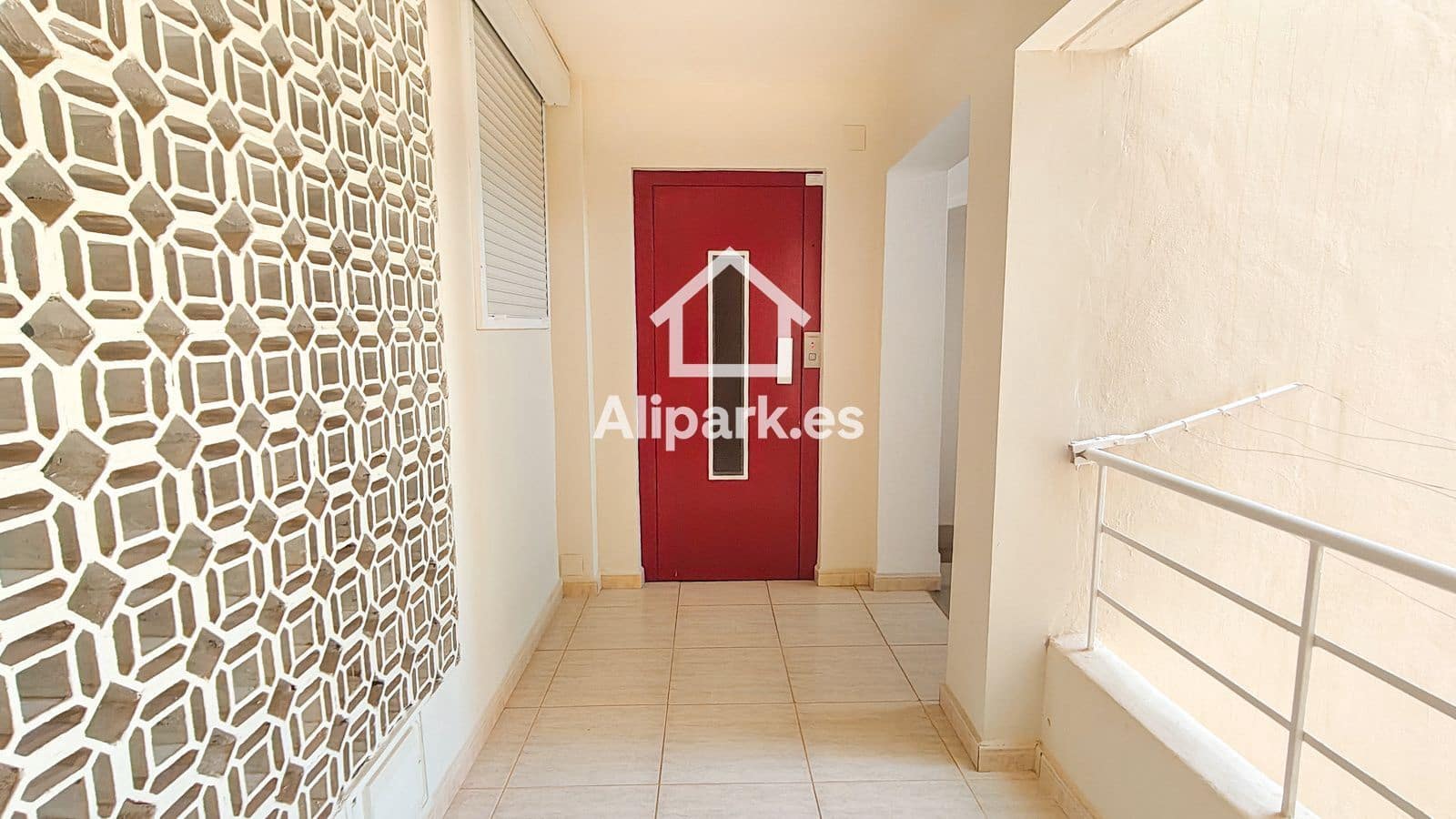 2 bedroom Flat for sale in El Campello with garage - € 270,000 (Ref: 9453360)