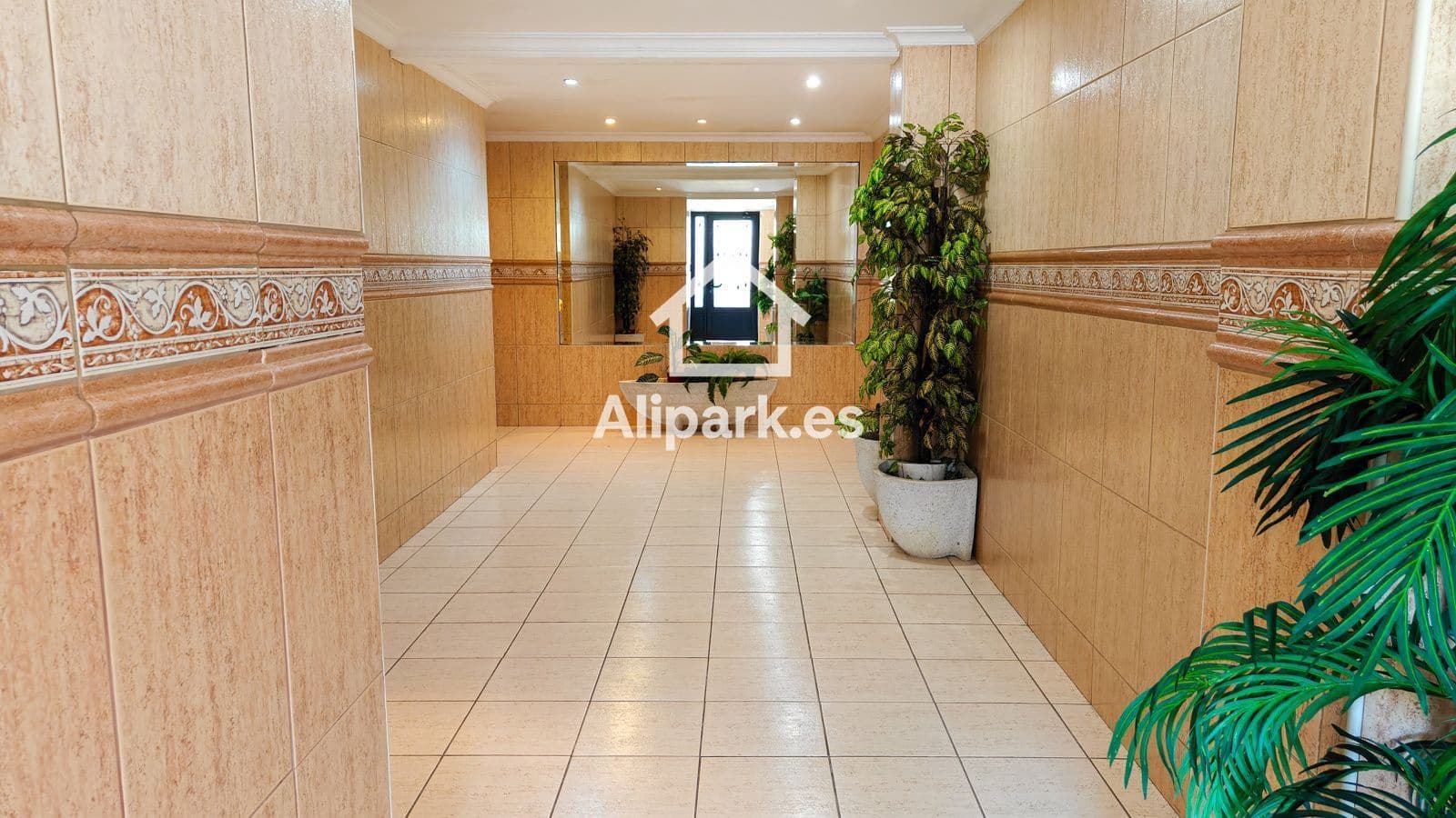 2 bedroom Flat for sale in El Campello with garage - € 270,000 (Ref: 9453360)