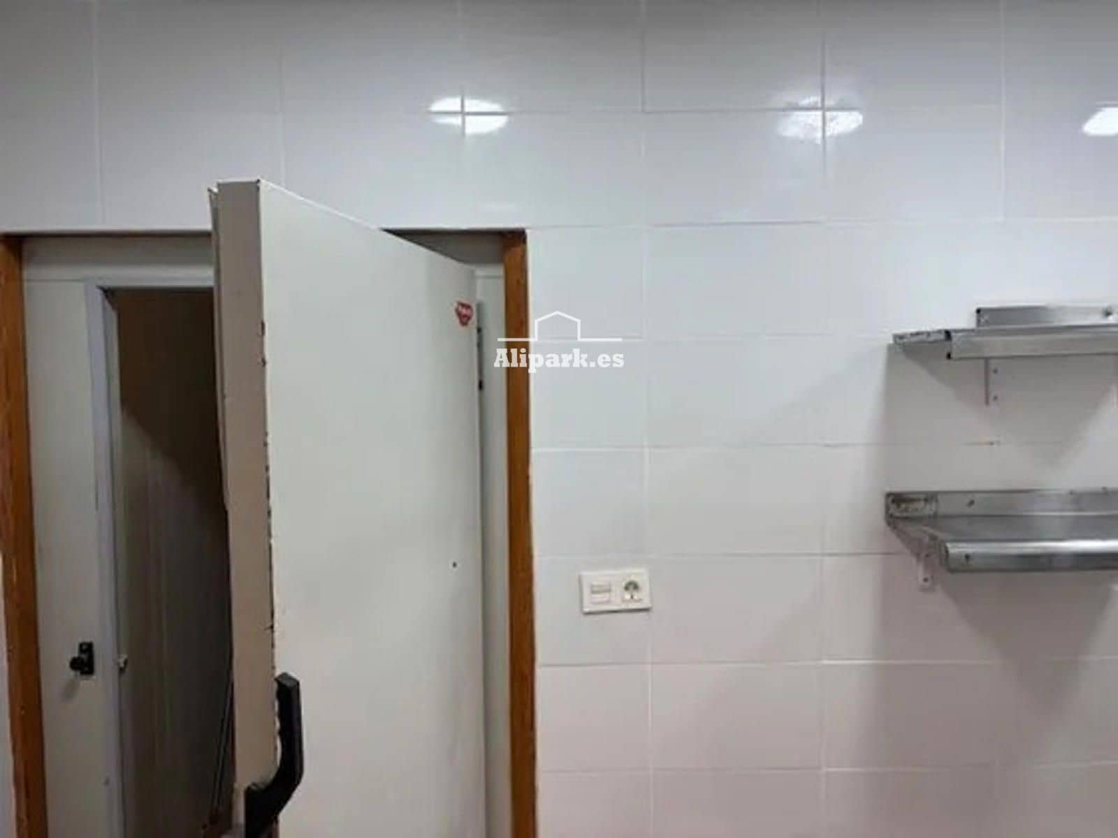 Comercial para venda em Elche / Elx - 239 000 € (Ref: 9453367)