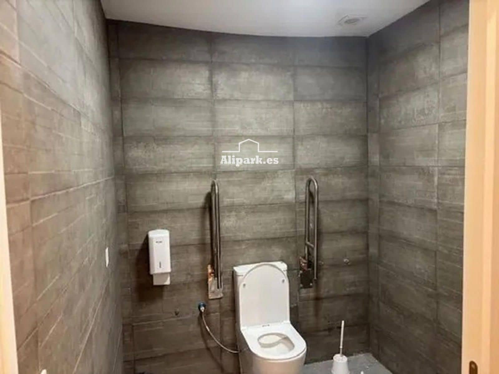 Comercial para venda em Elche / Elx - 239 000 € (Ref: 9453367)