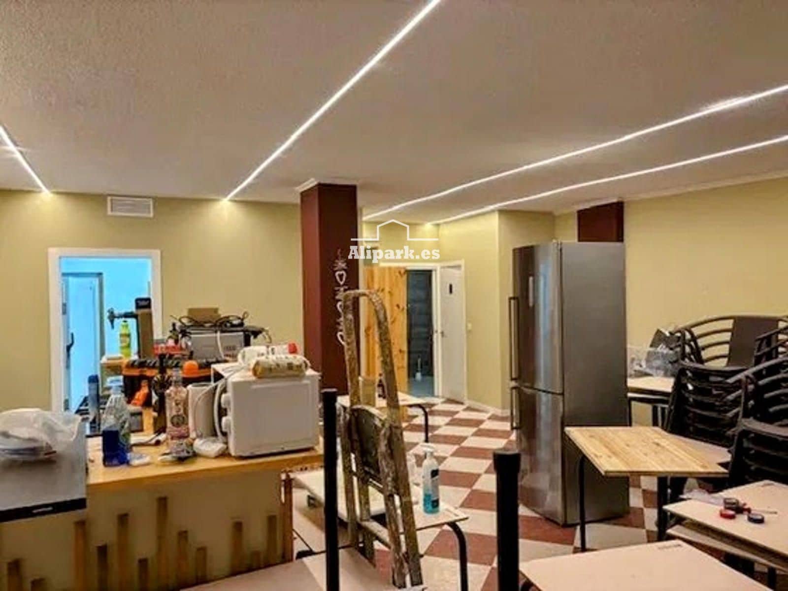 Comercial para venda em Elche / Elx - 239 000 € (Ref: 9453367)