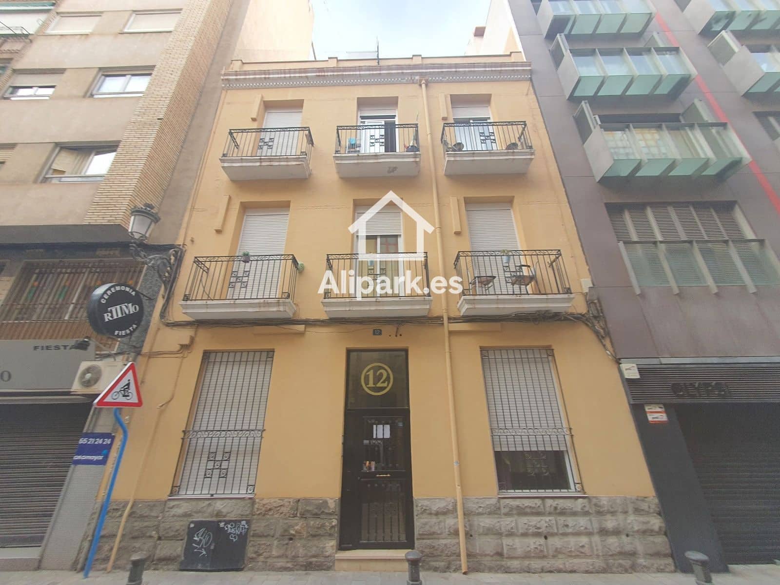 Townhouse for sale in Alicante / Alacant city - € 1,295,000 (Ref: 9453376)