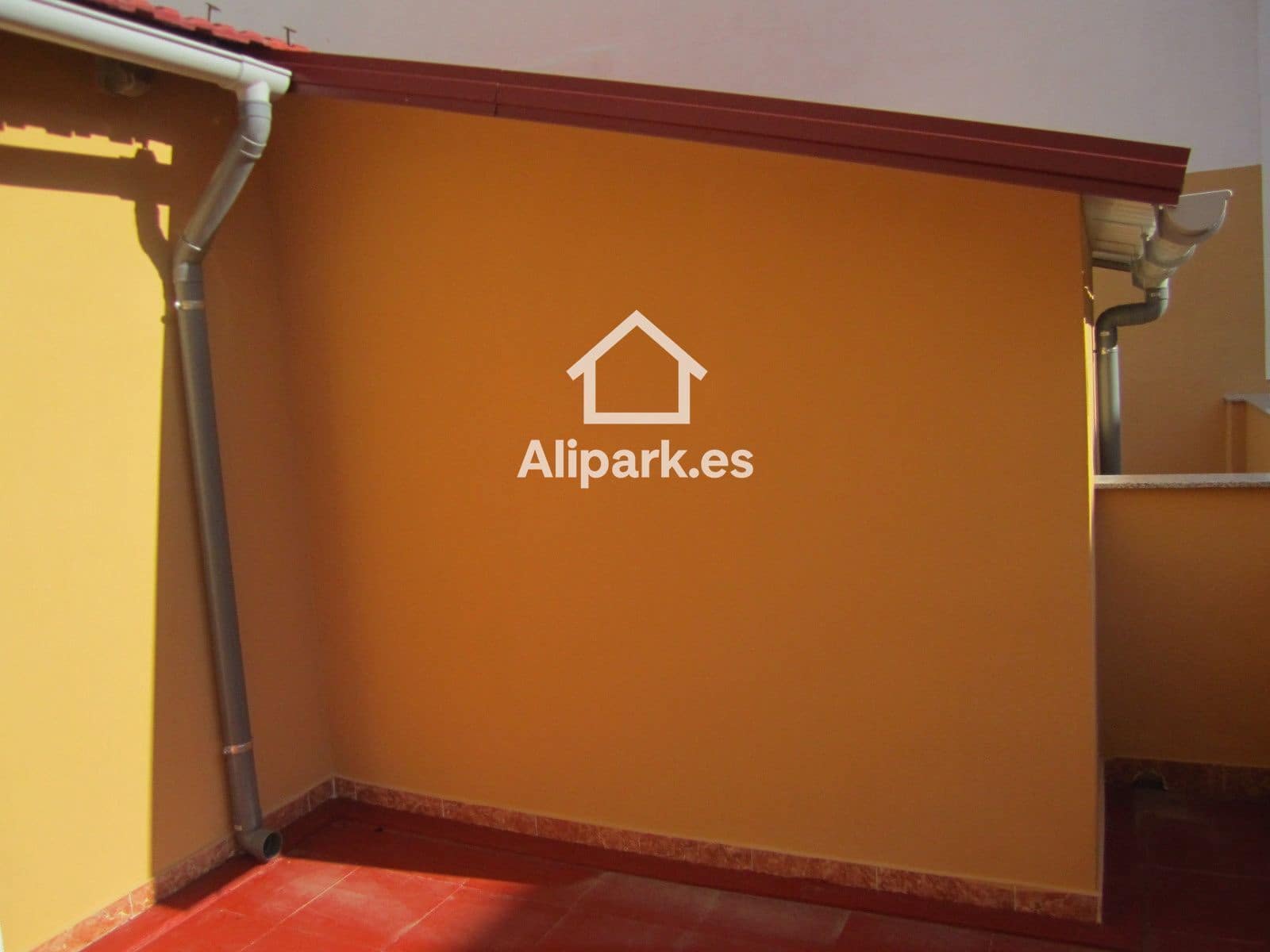 Townhouse for sale in Alicante / Alacant city - € 1,295,000 (Ref: 9453376)