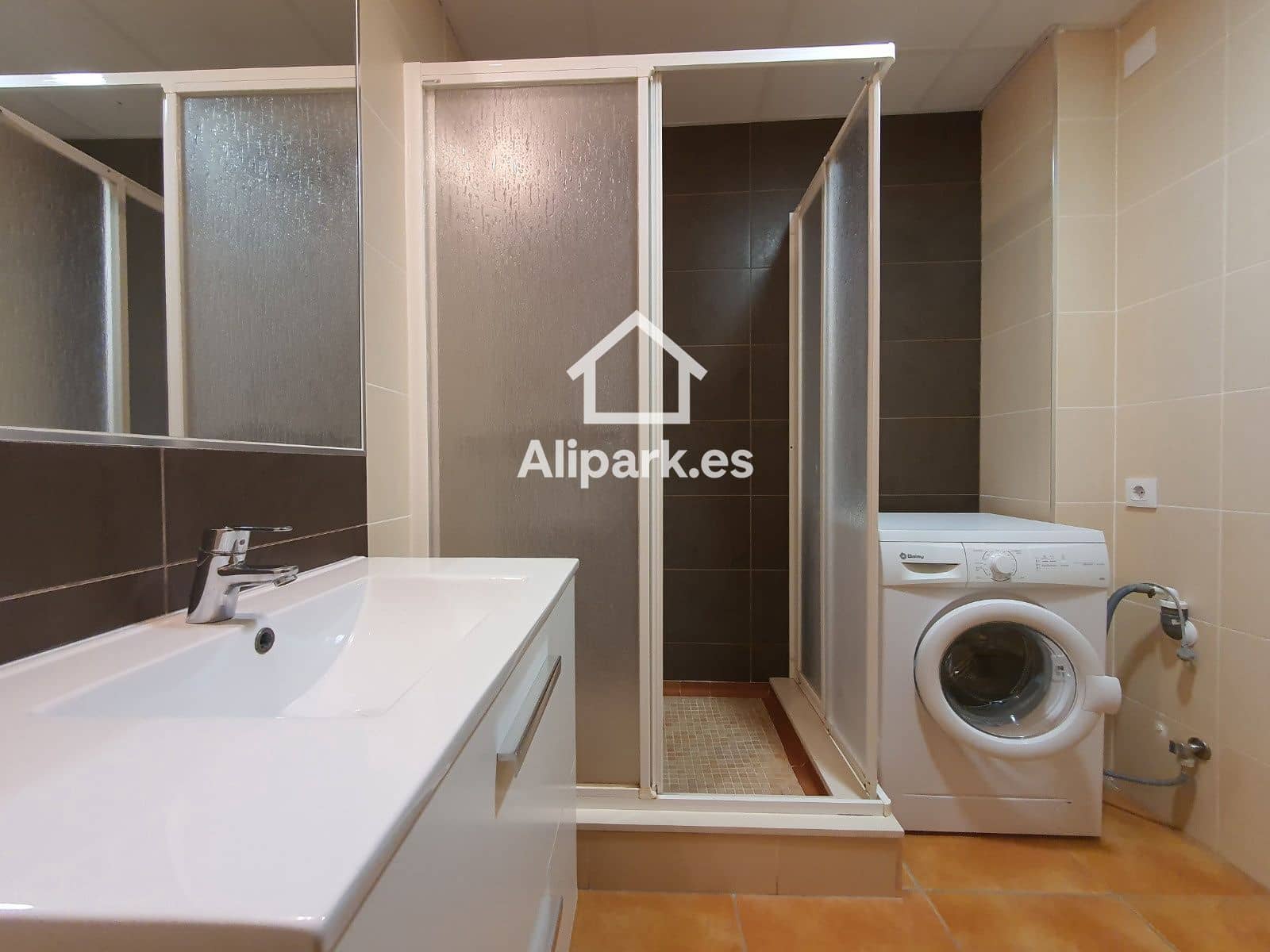 Townhouse for sale in Alicante / Alacant city - € 1,295,000 (Ref: 9453376)