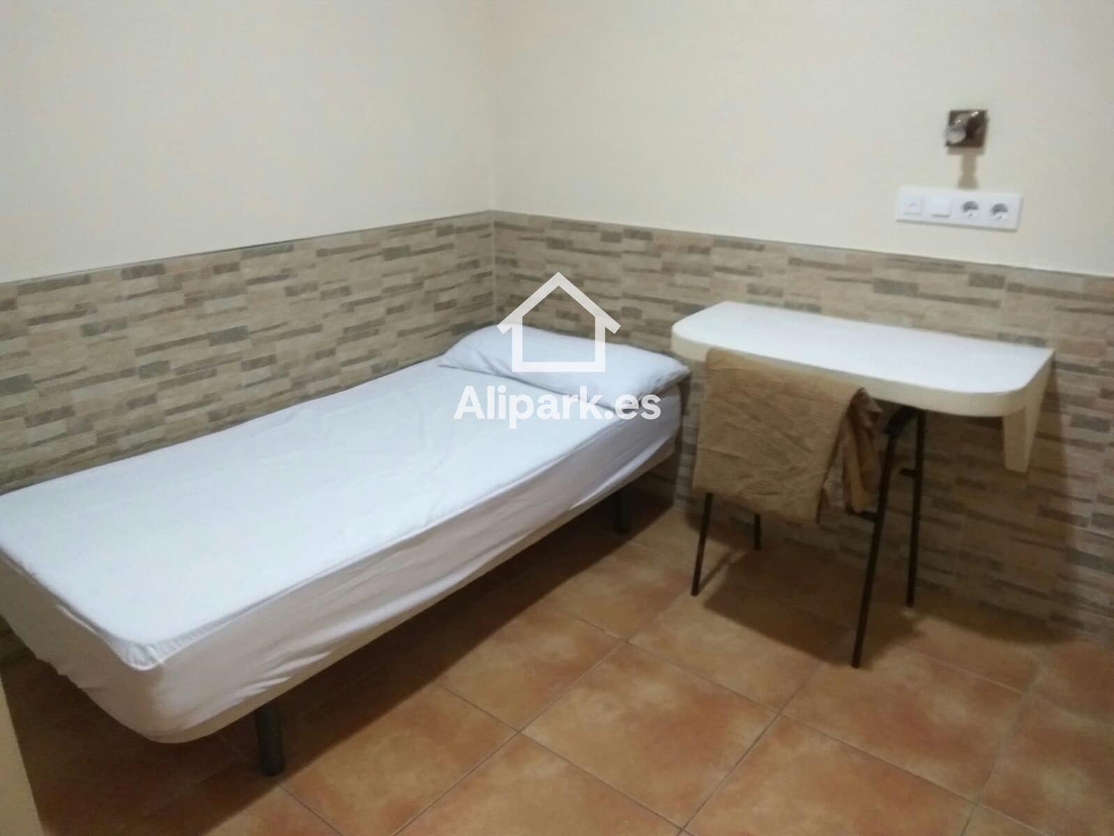 Townhouse for sale in Alicante / Alacant city - € 1,295,000 (Ref: 9453376)
