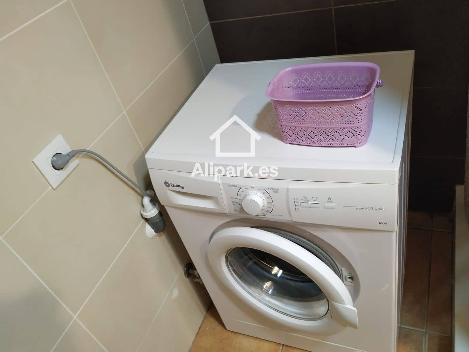 Townhouse for sale in Alicante / Alacant city - € 1,295,000 (Ref: 9453376)