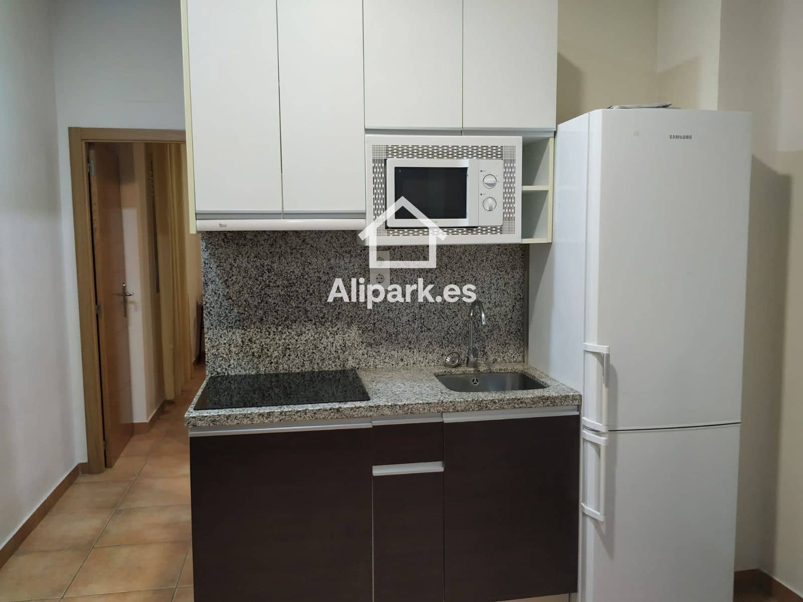 Townhouse for sale in Alicante / Alacant city - € 1,295,000 (Ref: 9453376)