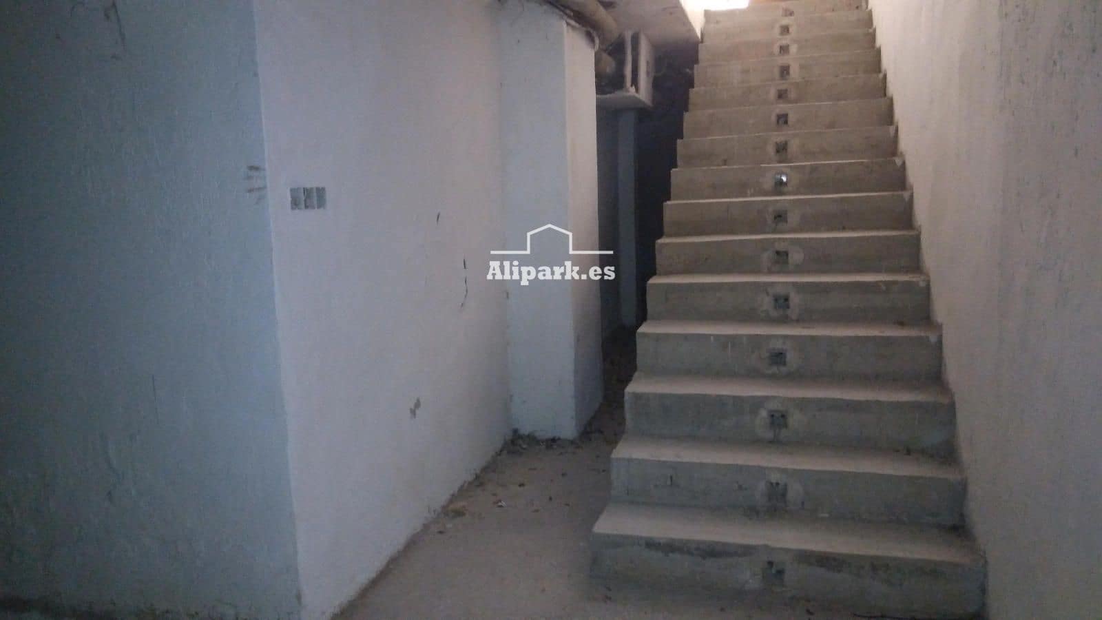 Erhverv til salg i Alicante by - € 95.000 (Ref: 9453380)