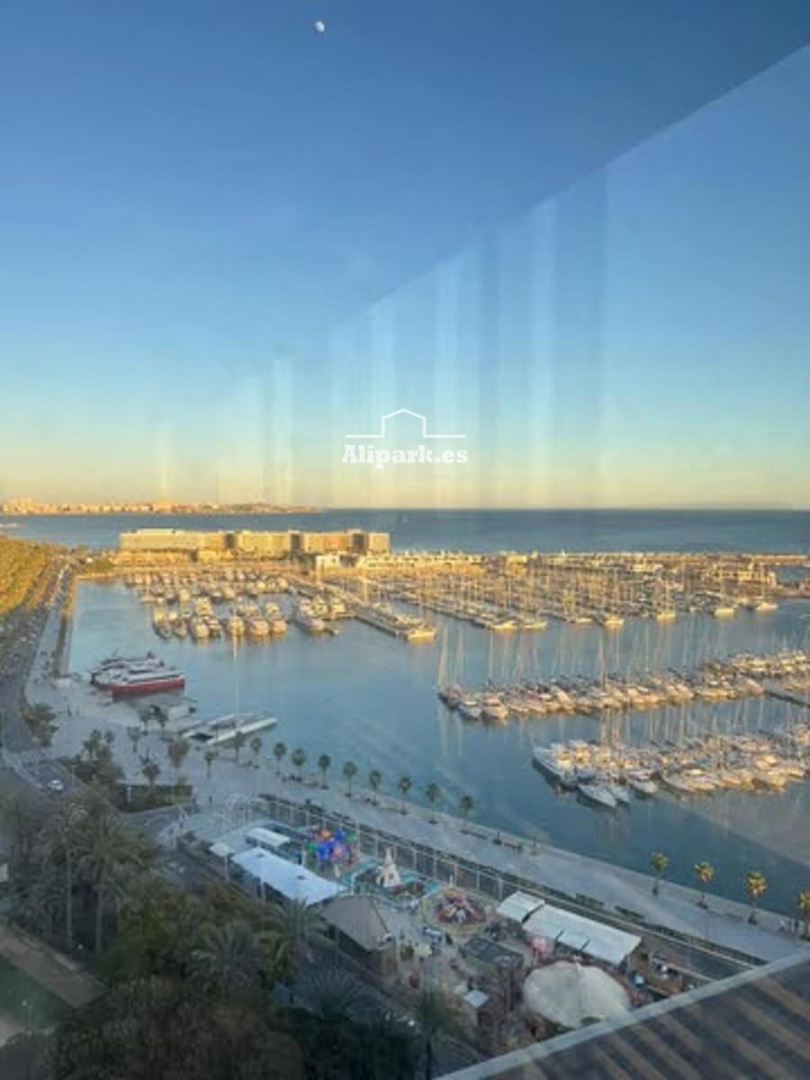 4 bedroom Flat for sale in Alicante / Alacant city - € 670,000 (Ref: 9453391)