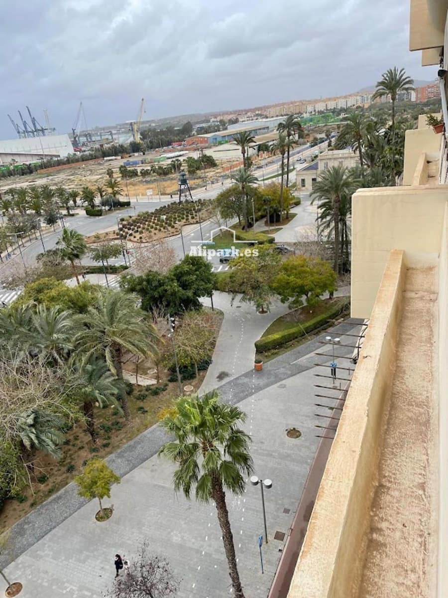 4 bedroom Flat for sale in Alicante / Alacant city - € 670,000 (Ref: 9453391)