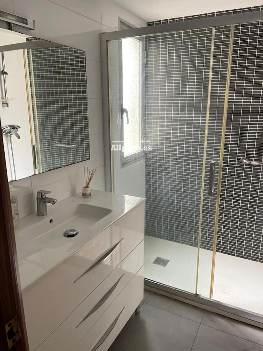 4 bedroom Flat for sale in Alicante / Alacant city - € 670,000 (Ref: 9453391)