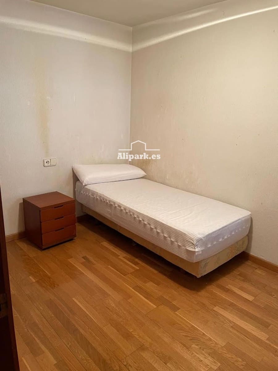 4 bedroom Flat for sale in Alicante / Alacant city - € 670,000 (Ref: 9453391)