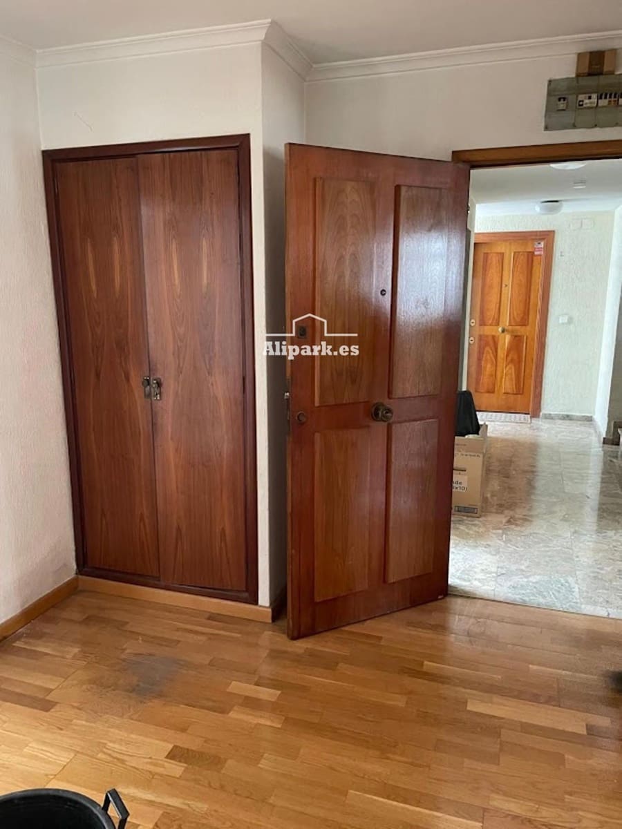 4 bedroom Flat for sale in Alicante / Alacant city - € 670,000 (Ref: 9453391)