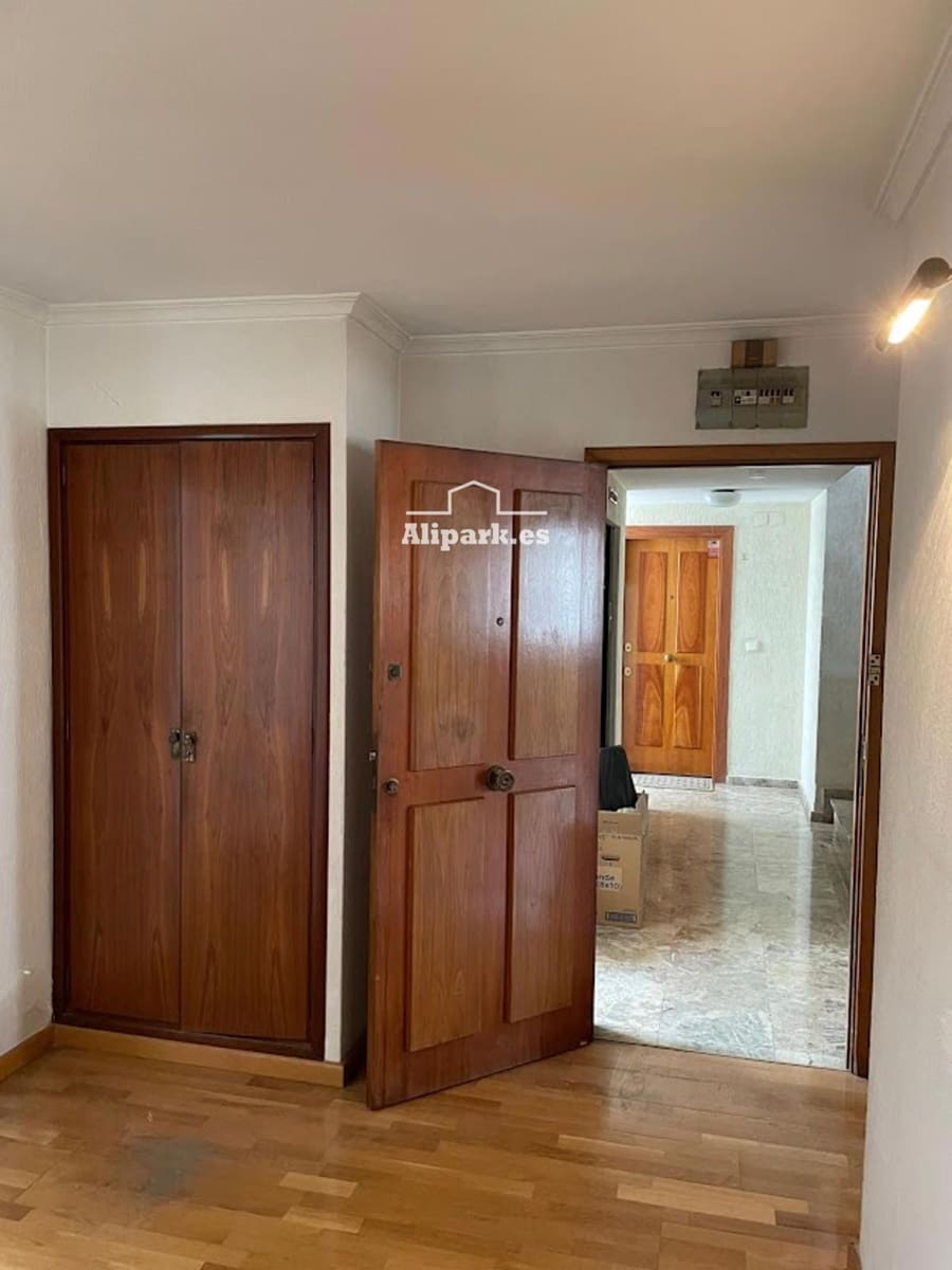 4 bedroom Flat for sale in Alicante / Alacant city - € 670,000 (Ref: 9453391)