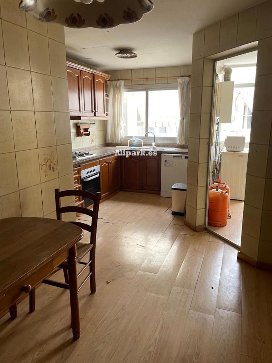 4 bedroom Flat for sale in Alicante / Alacant city - € 670,000 (Ref: 9453391)