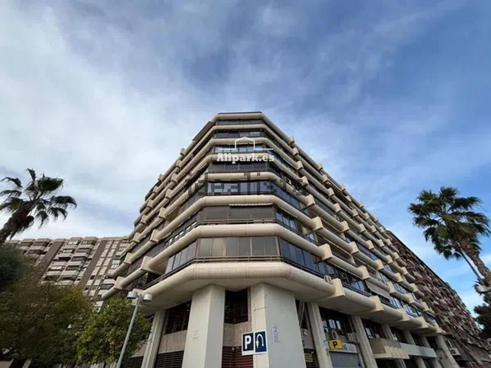 4 bedroom Flat for sale in Alicante / Alacant city - € 670,000 (Ref: 9453391)