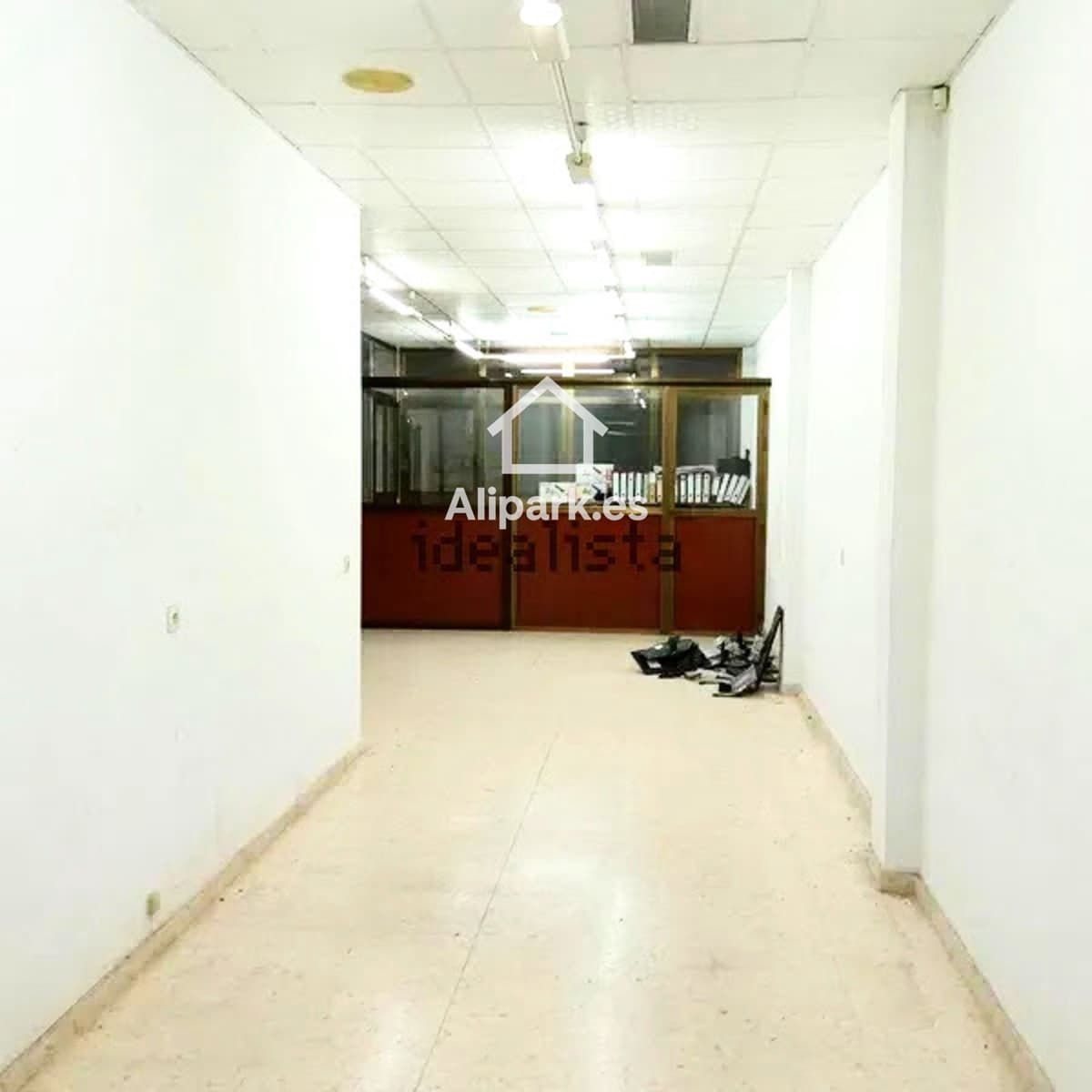 Commercial for sale in Alicante / Alacant city - € 130,000 (Ref: 9453393)