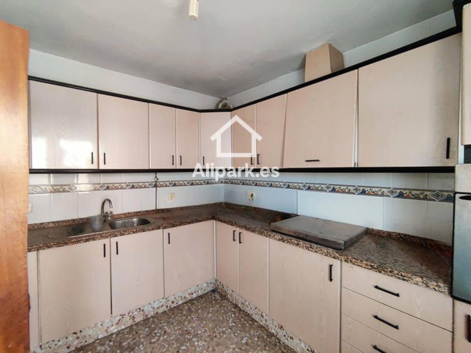 5 slaapkamer Finca/Landhuis te koop in Alicante stad met zwembad garage - € 285.000 (Ref: 9453396)