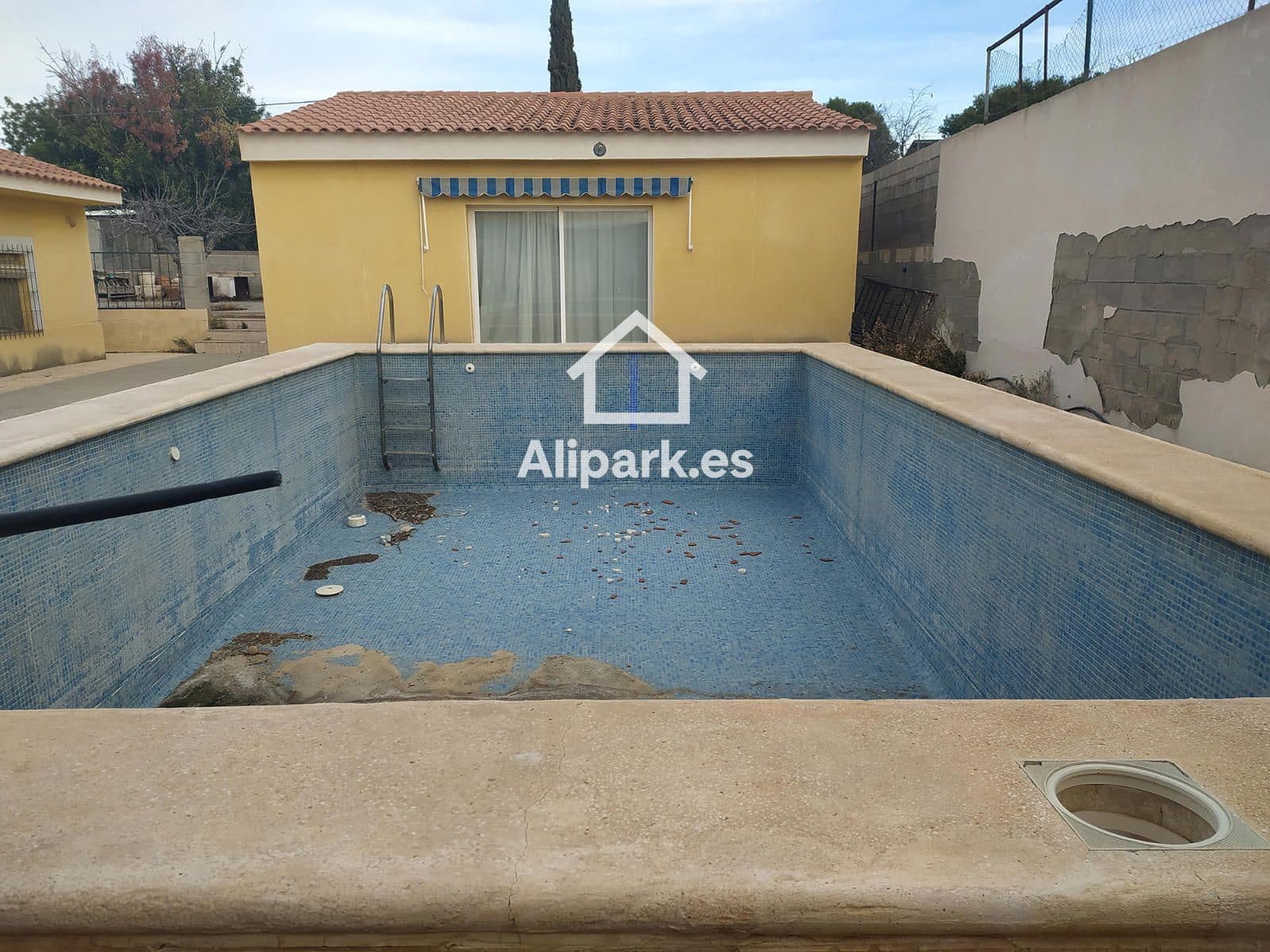 5 slaapkamer Finca/Landhuis te koop in Alicante stad met zwembad garage - € 285.000 (Ref: 9453396)