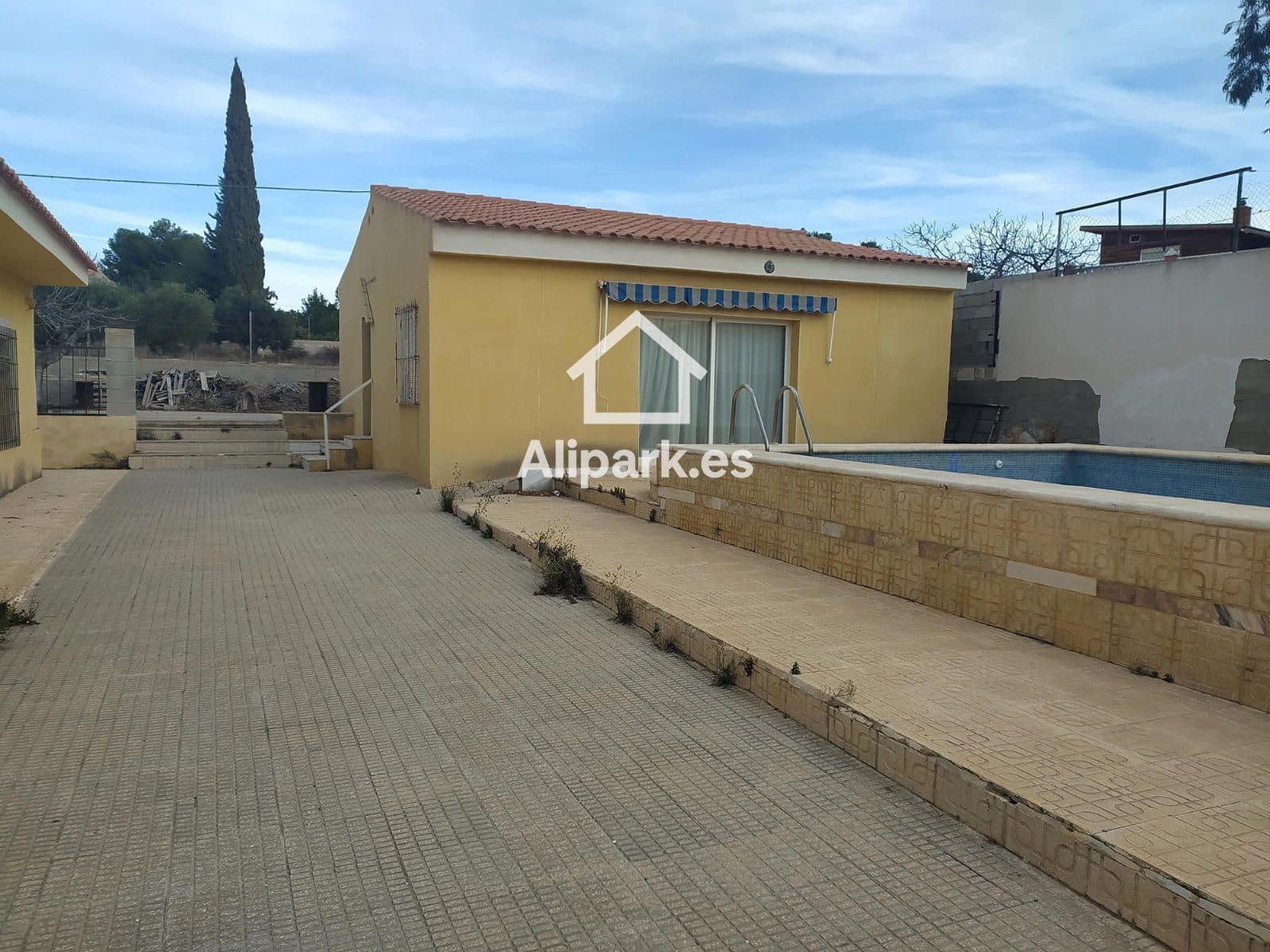 5 slaapkamer Finca/Landhuis te koop in Alicante stad met zwembad garage - € 285.000 (Ref: 9453396)