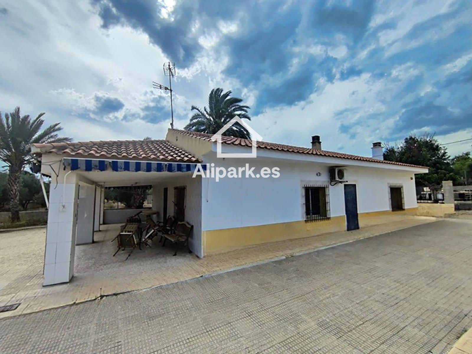 5 slaapkamer Finca/Landhuis te koop in Alicante stad met zwembad garage - € 285.000 (Ref: 9453396)
