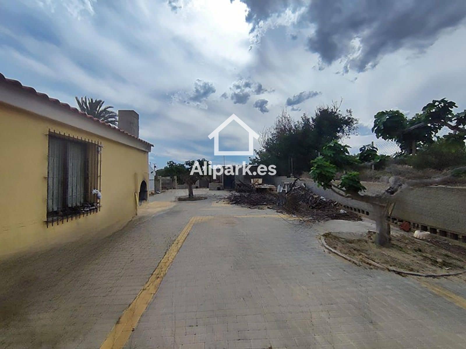 5 slaapkamer Finca/Landhuis te koop in Alicante stad met zwembad garage - € 285.000 (Ref: 9453396)