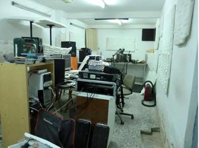 Kaupallinen myytävänä paikassa Florida Baja, Alicante kaupunki - 69 000 € (Ref: 9453397)