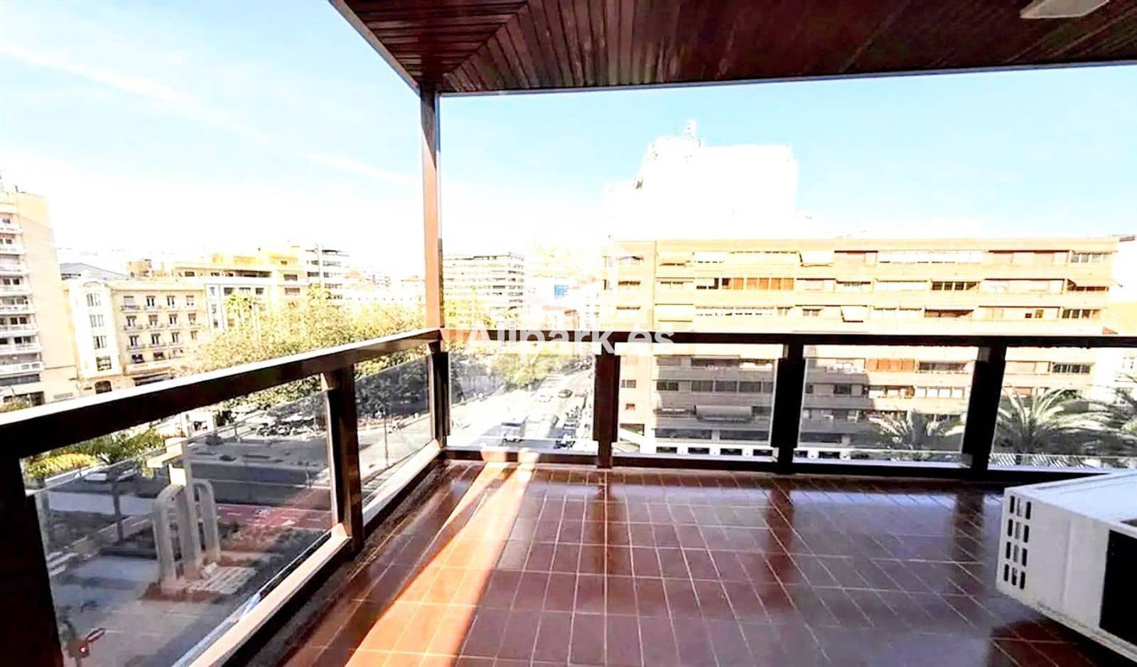 5 bedroom Flat for sale in Alicante / Alacant city - € 625,000 (Ref: 9453403)