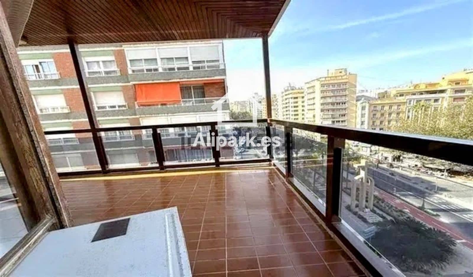 5 bedroom Flat for sale in Alicante / Alacant city - € 625,000 (Ref: 9453403)