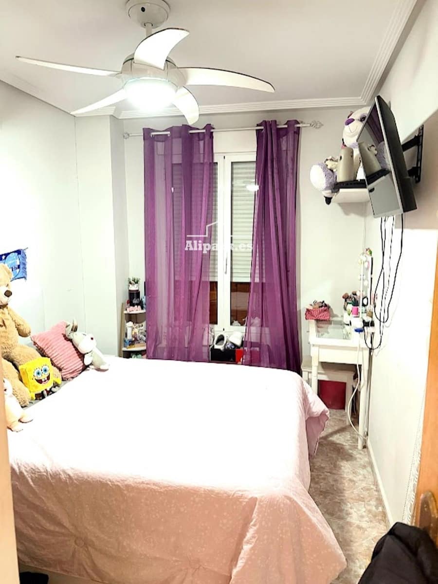 3 bedroom Flat for sale in Alicante / Alacant city with pool garage - € 225,000 (Ref: 9453406)