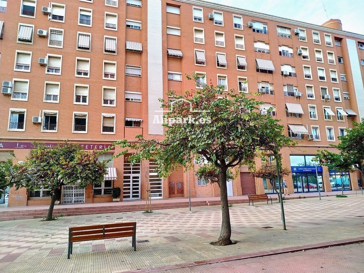 3 bedroom Flat for sale in Alicante / Alacant city with pool garage - € 225,000 (Ref: 9453406)