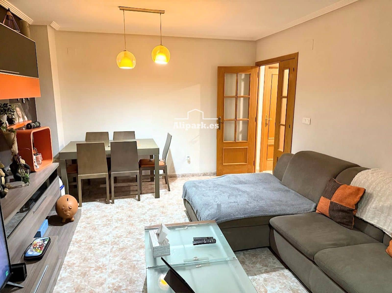 3 bedroom Flat for sale in Alicante / Alacant city with pool garage - € 225,000 (Ref: 9453406)